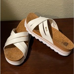 Reef Cushion Bloom HI Vegan Leather Sandals Size 9